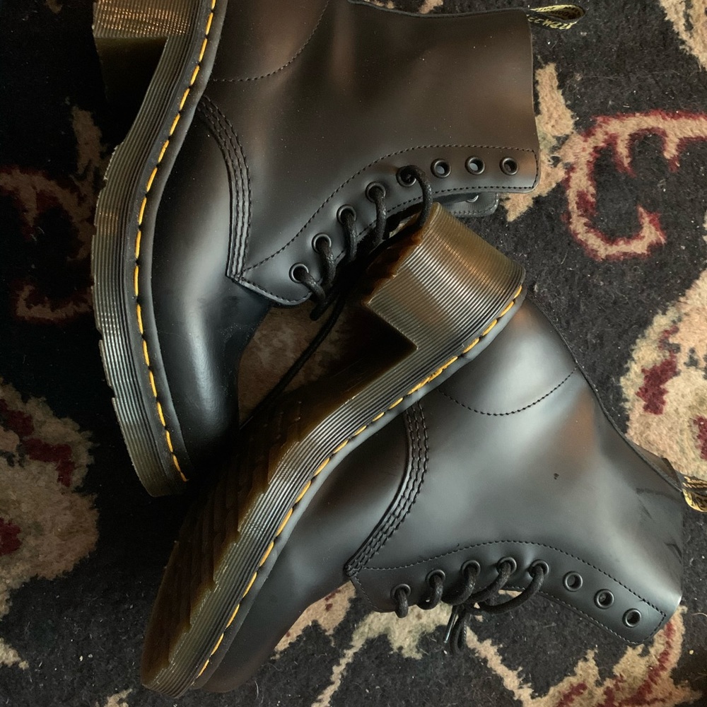 SOLD Dr martens womens Clemency healed boot- never worn